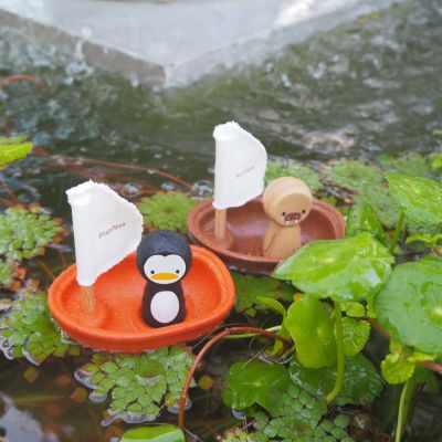PlanToys Segelboot Pinguin