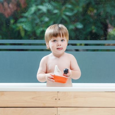 PlanToys Segelboot Pinguin